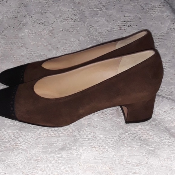 Brown & Black Van Eli pumps. Size 8 - Picture 4 of 5